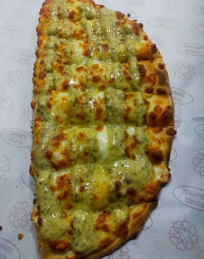 Sucuklu Sarımsak Soslu Ekmek