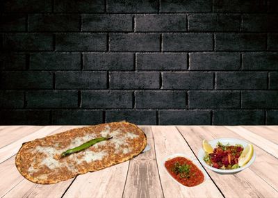 Kıymalı Kaşarlı Pide