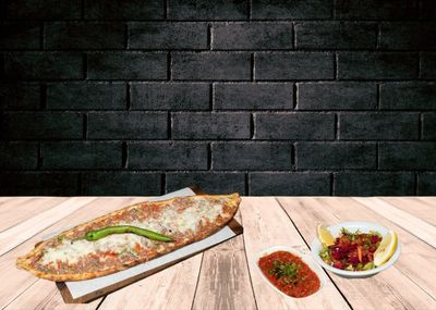 Kuşbaşılı Kaşarlı Pide
