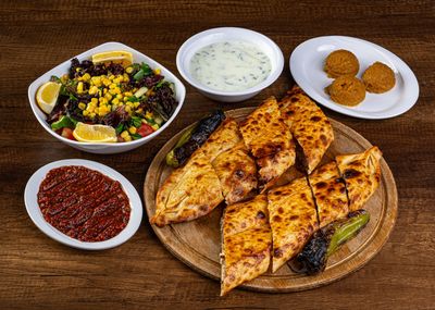 Kavurmalı Pide (Açık)