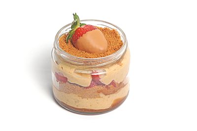 Lotuslu Çilekli Magbella