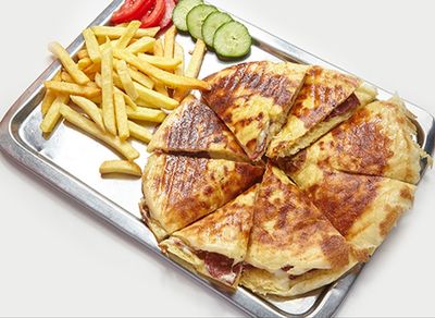 Yumurtalı Sucuklu Kaşarlı Bazlama Tost