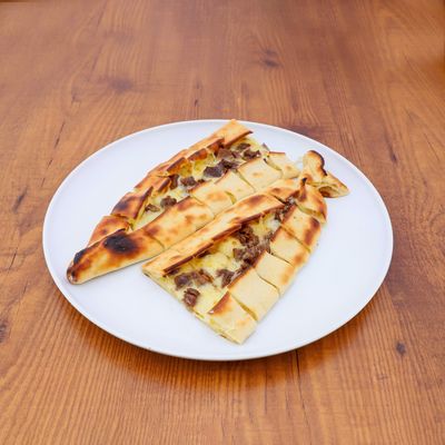 Kavurmalı Kaşarlı Karadeniz Pidesi