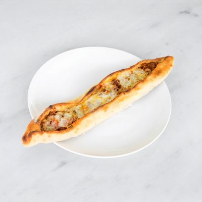 Kuşbaşılı Kaşarlı Karadeniz Pidesi