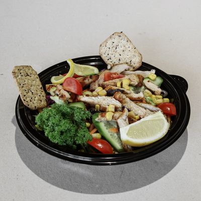 Izgara Tavuklu Salata