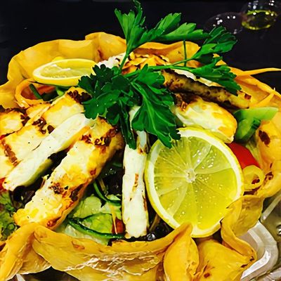 Hellim Peynirli Salata