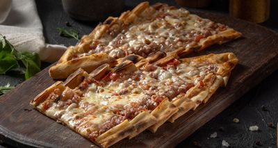 Köz Patlıcanlı Kaşarlı Pide