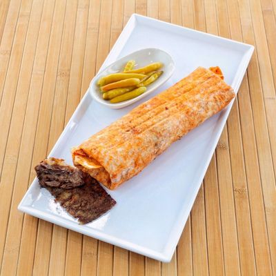 Soslu Soğanlı Kaşarlı Et Döner Dürüm