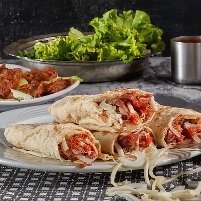 Soslu Soğanlı Kaşarlı Et Döner Dürüm