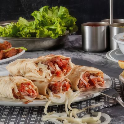 Soslu Kaşarlı Et Döner Dürüm