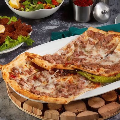 Kuşbaşılı Kaşarlı Pide