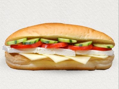 Zeytin Ezmeli Beyaz Peynirli Sandviç