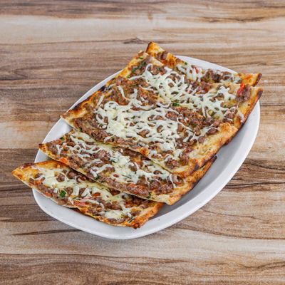 Kuşbaşılı Kaşarlı Pide