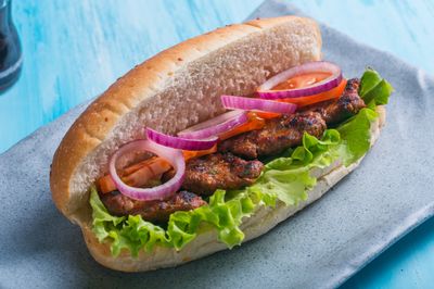 Yarım Ekmek Arası Izgara Köfte