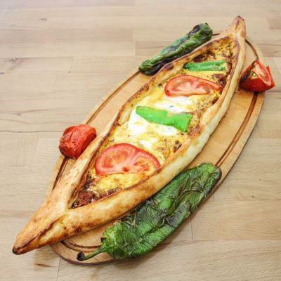 Kuşbaşılı Yumurtalı Pide