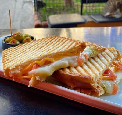 Üç Peynirli Tost