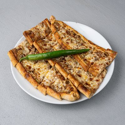 Kuşbaşılı Kaşarlı Pide