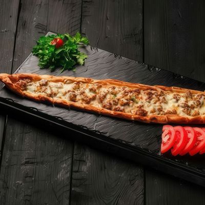 Kuşbaşılı Kaşarlı Pide