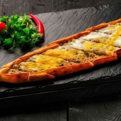 Kıymalı Yumurtalı Pide