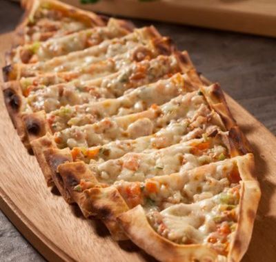 Tavuklu Kaşarlı Pide