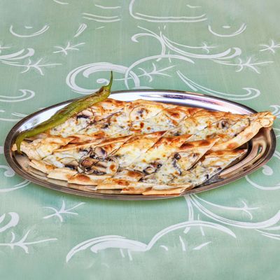 Kıymalı Kaşarlı Mantarlı Pide Menü