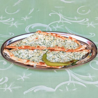 Dört Peynirli Maydanozlu Pide Menü