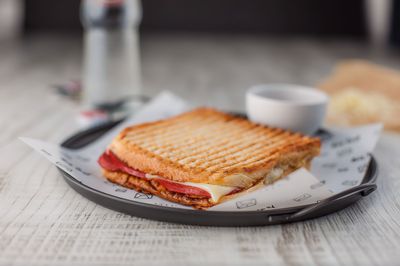 Salamlı Kekikli Kaşarlı Tost