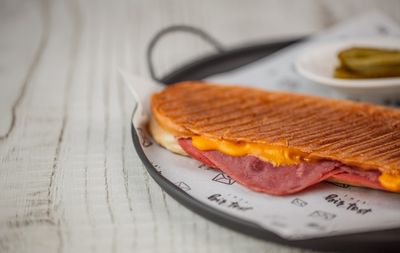 Jambonlu Salamlı Kaşarlı Cheddarlı Tost