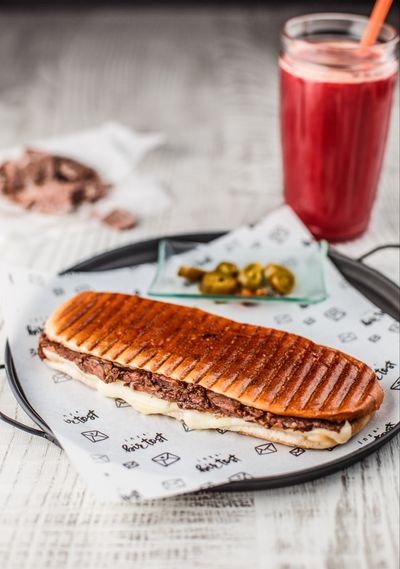 Kavurmalı Kaşarlı Tost