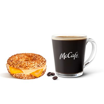 Americano + Üç Peynirli Sandviç