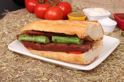 Yarım Ekmek Arası Izgara Sucuk