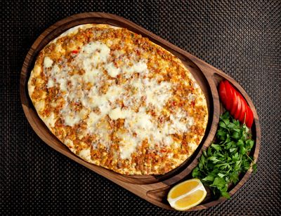 Kaşarlı Lahmacun