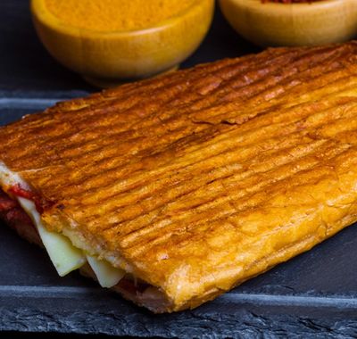 Yarım Ekmek Arası Kaşarlı Tost