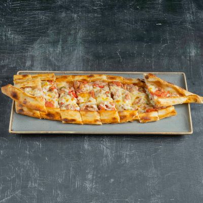 Kuşbaşılı Kaşarlı Pide
