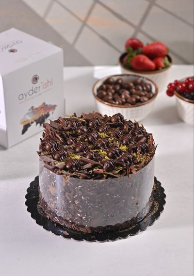 Fıstık Drajeli Yaş Pasta (4-6 Kişilik)