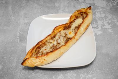 Kıyma Kaşarlı Açık Pide