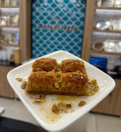 Cevizli Baklava (4 Adet)