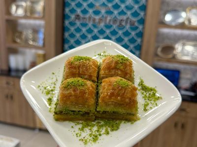 Fıstıklı Baklava (4 Adet)