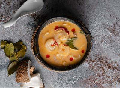 05B Thai Usulü Hindistan Cevizi Sütlü Karides Çorbası