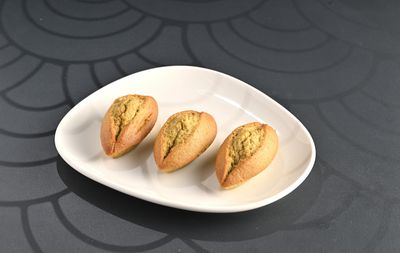 Fıstıklı Mekik Kek