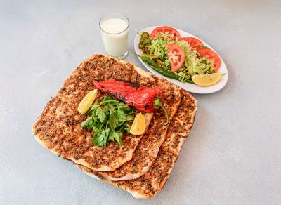 Aile Boyu Lahmacun Menü