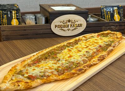 Kıymalı Kaşarlı Pide