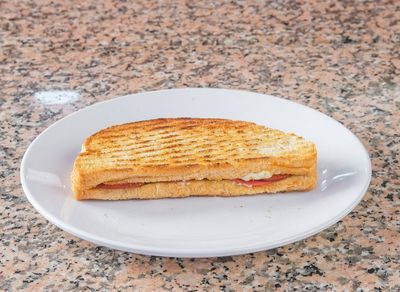 Ayvalık Tost Ekmeğine Americano Tost