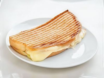 Ayvalık Ekmeğine Kaşarlı Tost