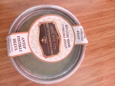 Antep Fıstıklı İrmik Helvası