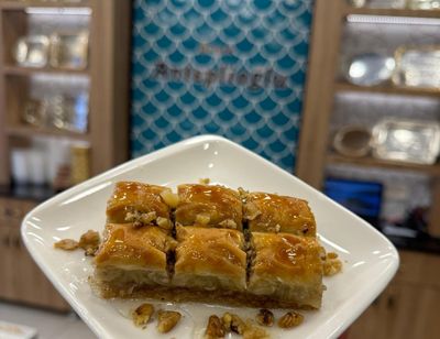 Cevizli Özel Baklava (6 Adet)