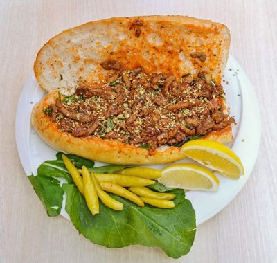 Yarım Ekmek Arası Et Tantuni