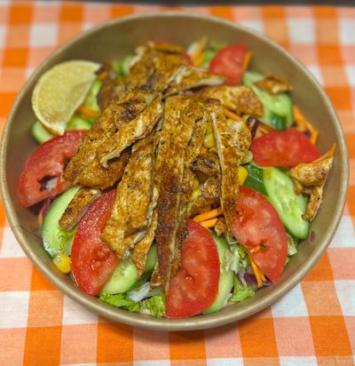 Izgara Tavuklu Salata
