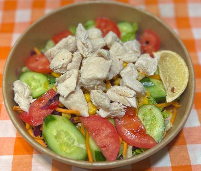 Haşlanmış Tavuklu Salata