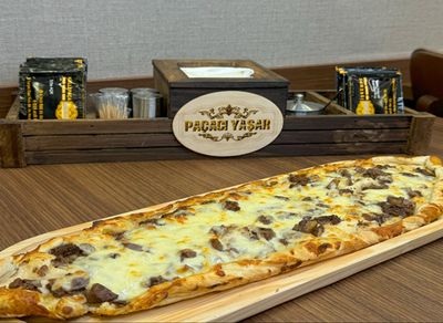 Kavurmalı Kaşarlı Pide